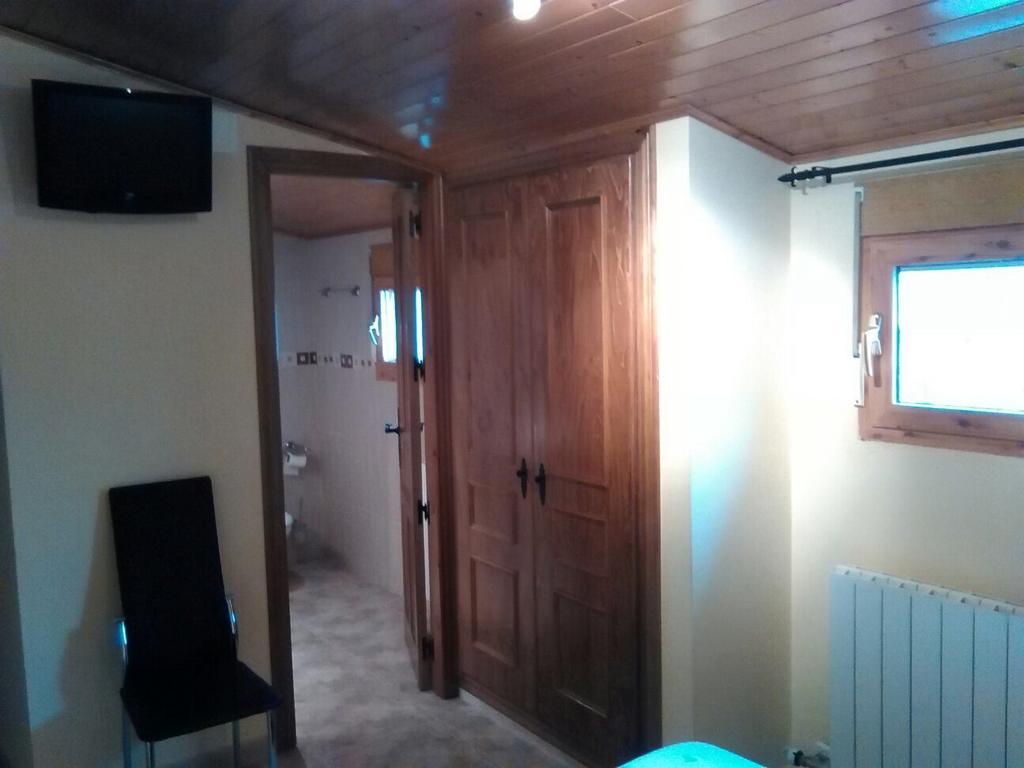 Apartamentos Turisticos Rosario Camarena de la Sierra Δωμάτιο φωτογραφία