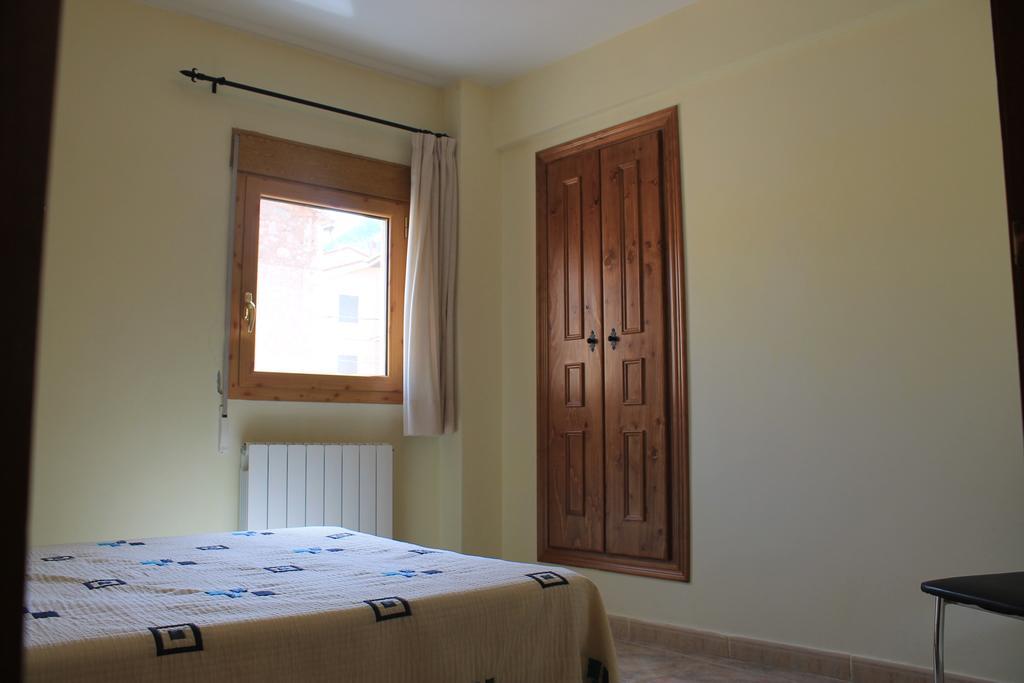 Apartamentos Turisticos Rosario Camarena de la Sierra Δωμάτιο φωτογραφία