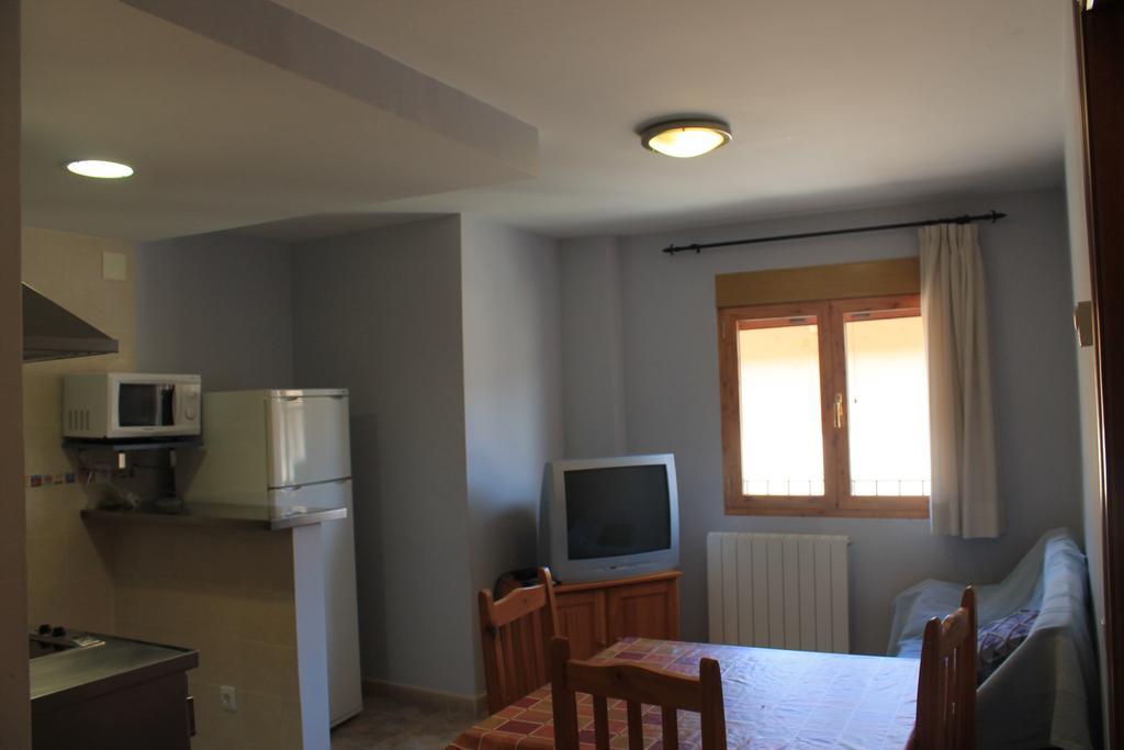 Apartamentos Turisticos Rosario Camarena de la Sierra Δωμάτιο φωτογραφία