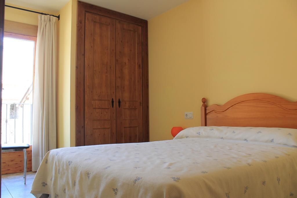 Apartamentos Turisticos Rosario Camarena de la Sierra Δωμάτιο φωτογραφία