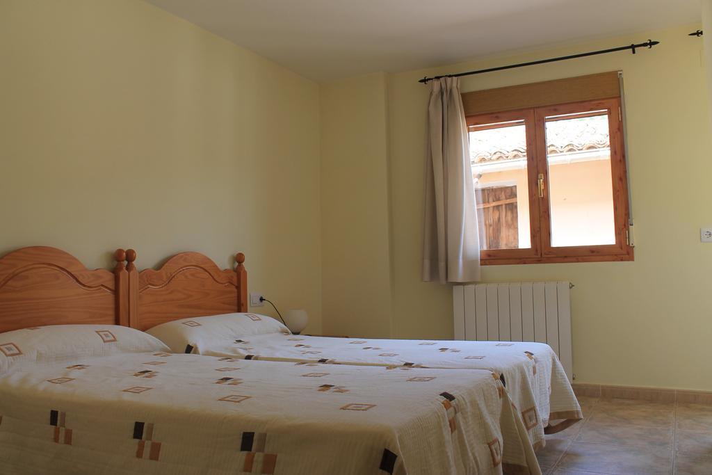 Apartamentos Turisticos Rosario Camarena de la Sierra Δωμάτιο φωτογραφία